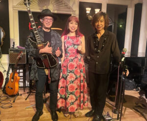 2026/9/12 左から 原とも也(gt) 水沢花音子(vo) 遠藤征志(pf) ライブ集合写真＠赤坂Kei